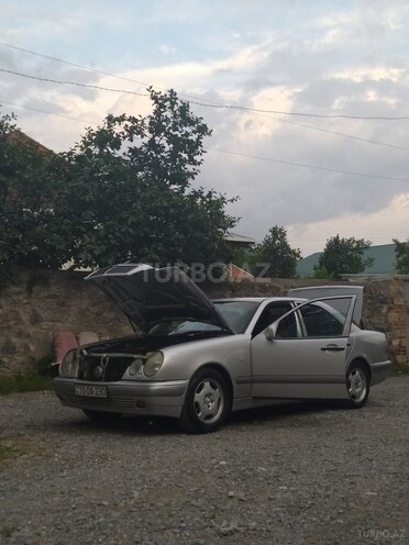 Mercedes E 230 1996, 328,600 km - 2.3 l - Mingəçevir