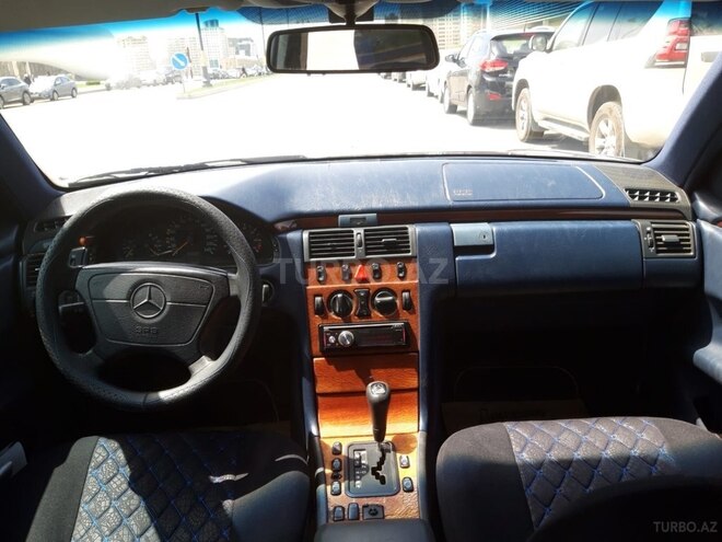 Mercedes E 200 1997, 217,426 km - 2.0 l - Bakı