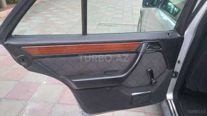 Mercedes E 200 1994, 300,000 km - 2.0 l - Bakı