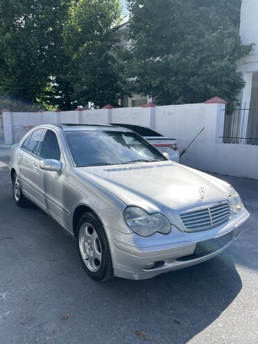 Mercedes C 240 2000, 200,000 km - 2.6 l - Zaqatala