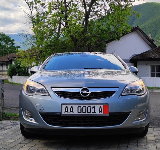 Opel Astra 2011, 132,000 km - 1.4 l - Bakı