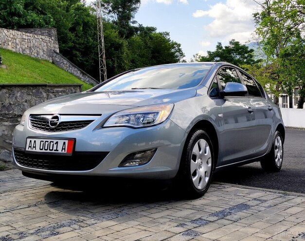 Opel Astra 2011, 132,000 km - 1.4 l - Bakı