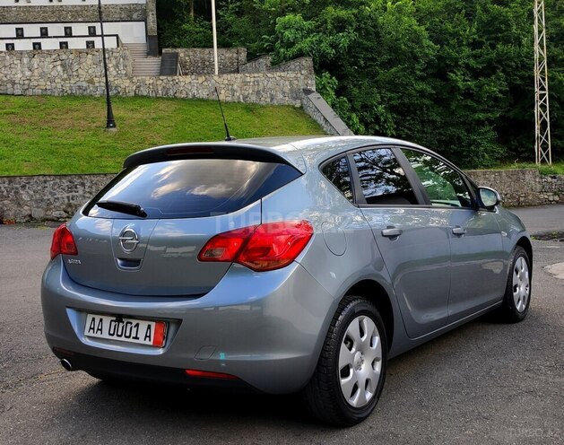 Opel Astra 2011, 132,000 km - 1.4 l - Bakı