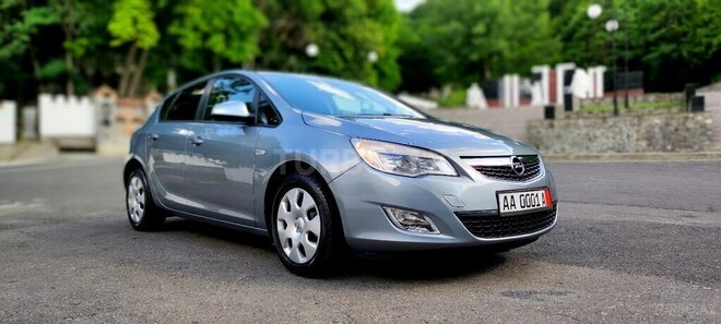 Opel Astra 2011, 132,000 km - 1.4 l - Bakı