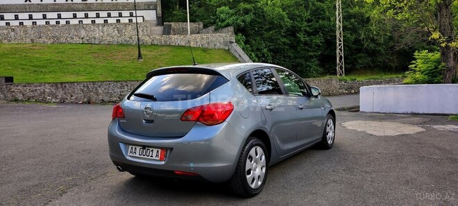 Opel Astra 2011, 132,000 km - 1.4 l - Bakı