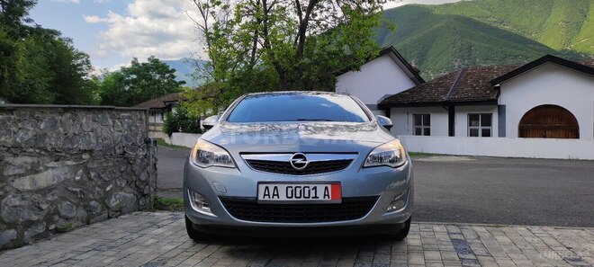 Opel Astra 2011, 132,000 km - 1.4 l - Bakı
