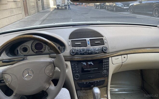 Mercedes E 240 2004, 266,000 km - 2.6 л - Bakı