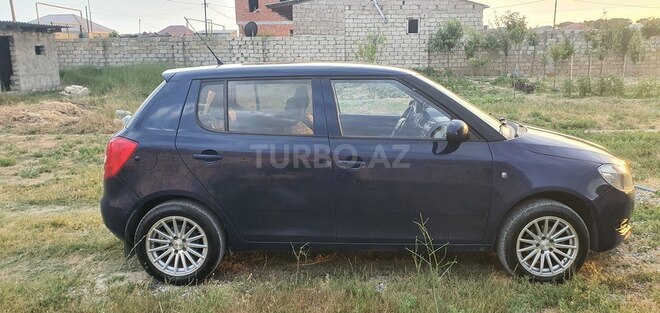 Skoda Fabia 2011, 288,000 km - 1.6 л - Bakı