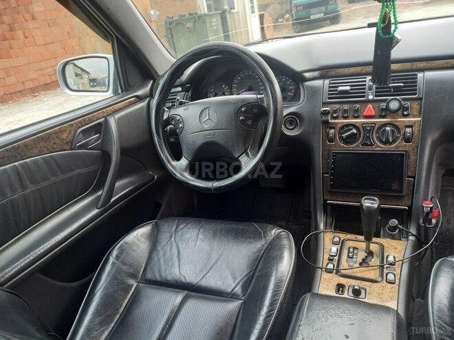 Mercedes E 240 2000, 450,000 km - 2.4 l - Bakı