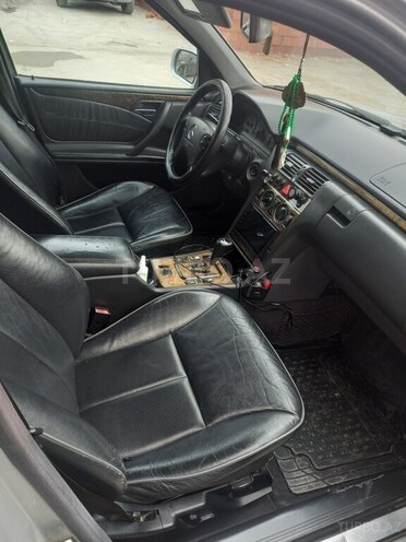 Mercedes E 240 2000, 450,000 km - 2.4 l - Bakı