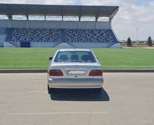 Mercedes E 270 2001, 398,056 km - 2.7 l - Bakı