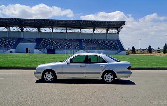 Mercedes E 270 2001, 398,056 km - 2.7 l - Bakı