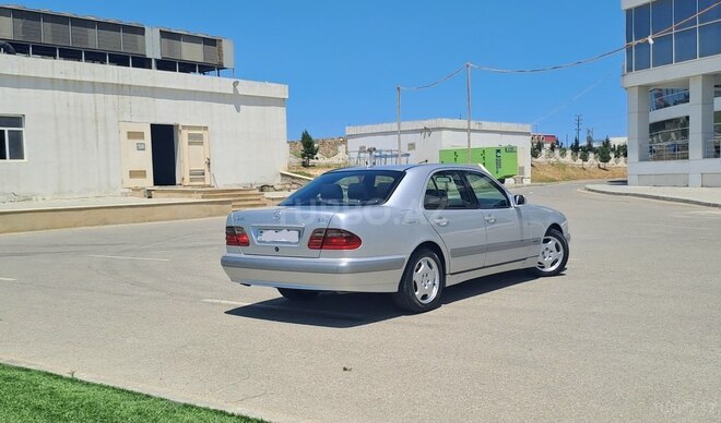 Mercedes E 270 2001, 398,056 km - 2.7 l - Bakı