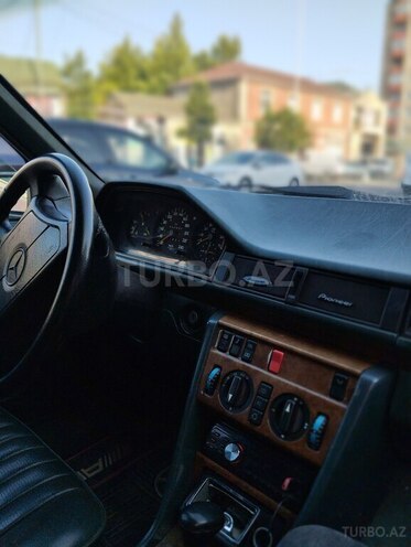 Mercedes E 220 1993, 404,472 km - 2.2 l - Bakı
