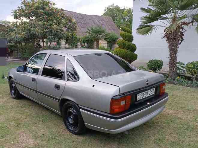 Opel Vectra 1995, 395,000 km - 1.8 l - Zaqatala
