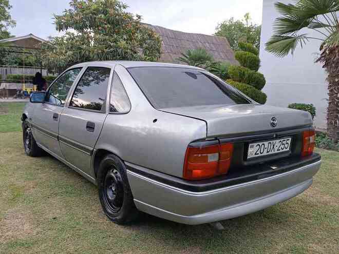 Opel Vectra 1995, 395,000 km - 1.8 l - Zaqatala