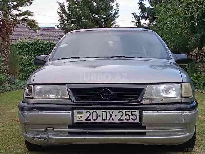 Opel Vectra 1995, 395,000 km - 1.8 l - Zaqatala