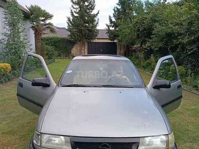 Opel Vectra 1995, 395,000 km - 1.8 l - Zaqatala