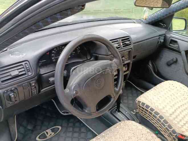 Opel Vectra 1995, 395,000 km - 1.8 l - Zaqatala