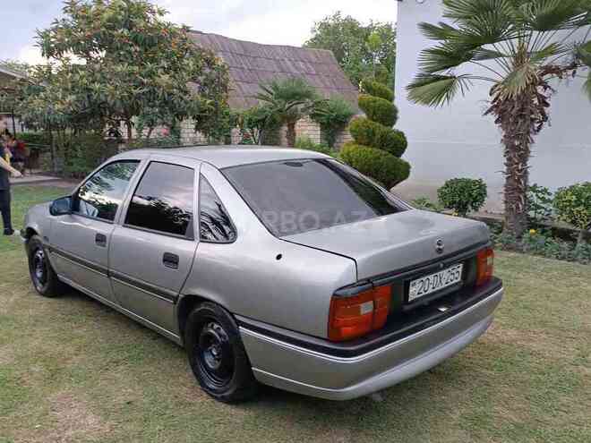 Opel Vectra 1995, 395,000 km - 1.8 l - Zaqatala