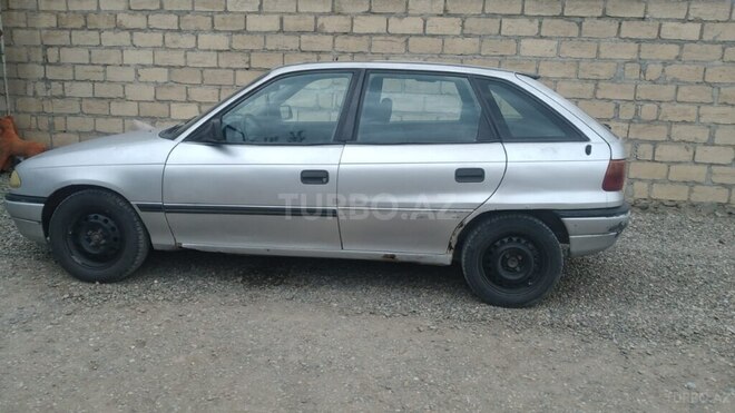 Opel Astra 1992, 200,000 km - 1.8 l - Gəncə