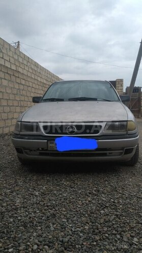 Opel Astra 1992, 200,000 km - 1.8 l - Gəncə