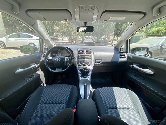 Toyota Auris 2011, 190,000 km - 1.4 l - Bakı