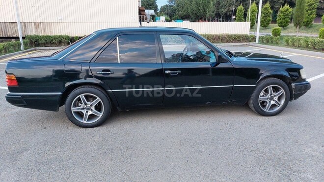 Mercedes E 220 1989, 123,456 km - 2.2 l - Masallı