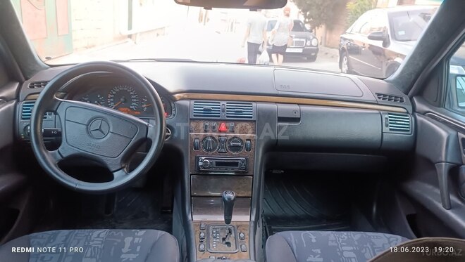 Mercedes E 240 1998, 225,000 km - 2.4 l - Bakı