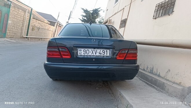 Mercedes E 240 1998, 225,000 km - 2.4 l - Bakı