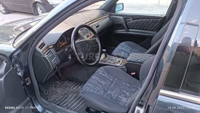 Mercedes E 240 1998, 225,000 km - 2.4 l - Bakı