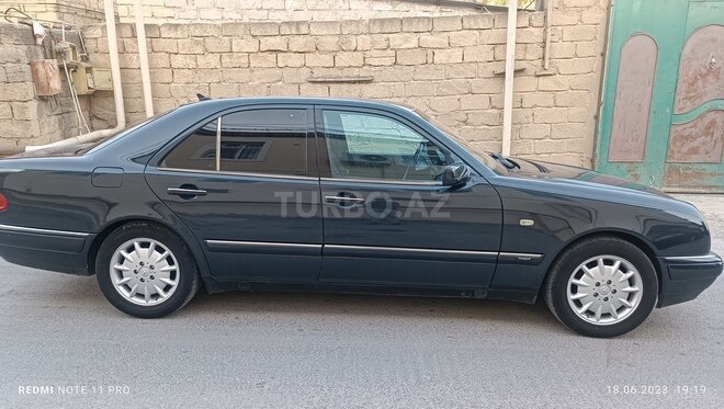 Mercedes E 240 1998, 225,000 km - 2.4 l - Bakı