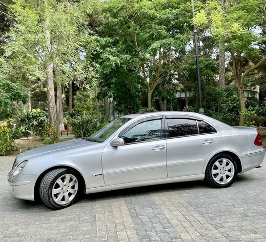 Mercedes E 270 2003, 284,000 km - 2.7 l - Bakı