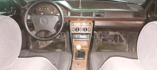 Mercedes E 250 1992, 926,478 km - 2.5 l - Sabirabad