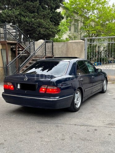 Mercedes E 220 2000, 213,900 km - 2.2 л - Bakı