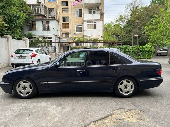 Mercedes E 220 2000, 213,900 km - 2.2 л - Bakı