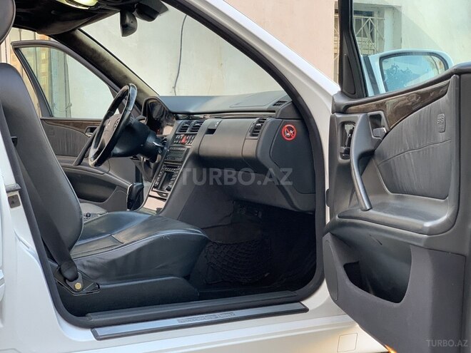 Mercedes E 320 2000, 133,433 km - 3.2 l - Bakı