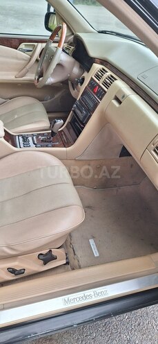 Mercedes E 240 2001, 408,214 km - 2.4 l - Sabirabad