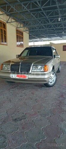 Mercedes E 200 1987, 374,247 km - 2.0 л - Sabirabad