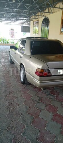 Mercedes E 200 1987, 374,247 km - 2.0 л - Sabirabad