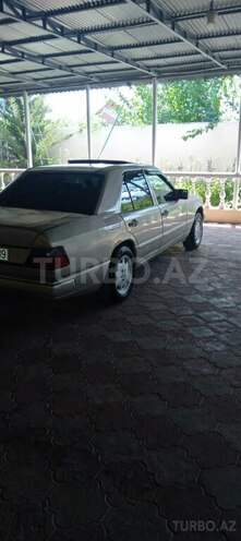 Mercedes E 200 1987, 374,247 km - 2.0 л - Sabirabad