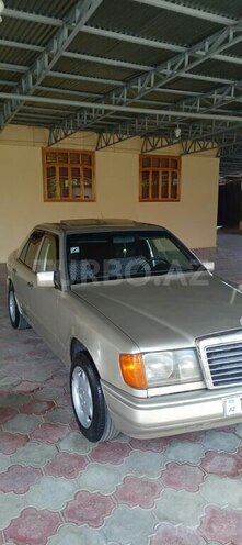 Mercedes E 200 1987, 374,247 km - 2.0 л - Sabirabad