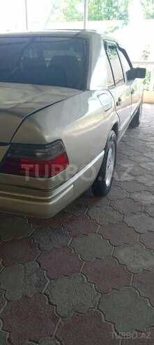 Mercedes E 200 1987, 374,247 km - 2.0 л - Sabirabad