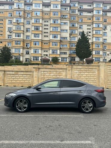 Hyundai Elantra 2018, 75,000 km - 2.0 l - Bakı