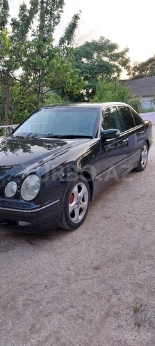 Mercedes E 200 2001, 331,193 km - 2.0 l - Bakı