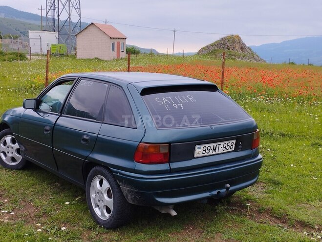 Opel Astra 1997, 210,000 km - 1.6 l - Qusar