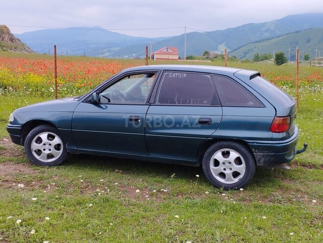 Opel Astra 1997, 210,000 km - 1.6 l - Qusar