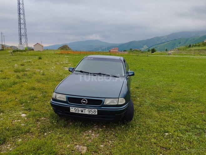 Opel Astra 1997, 210,000 km - 1.6 l - Qusar