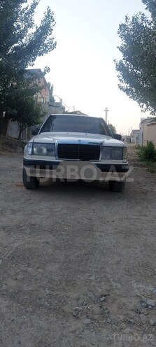 Mercedes E 200 1990, 179,568 km - 2.0 л - Bakı