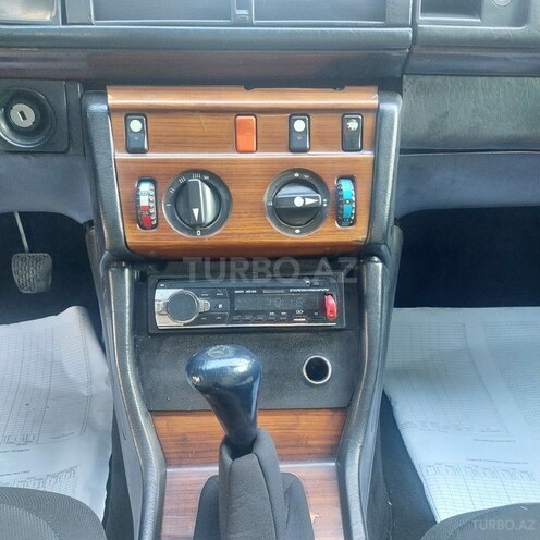Mercedes E 200 1990, 179,568 km - 2.0 л - Bakı